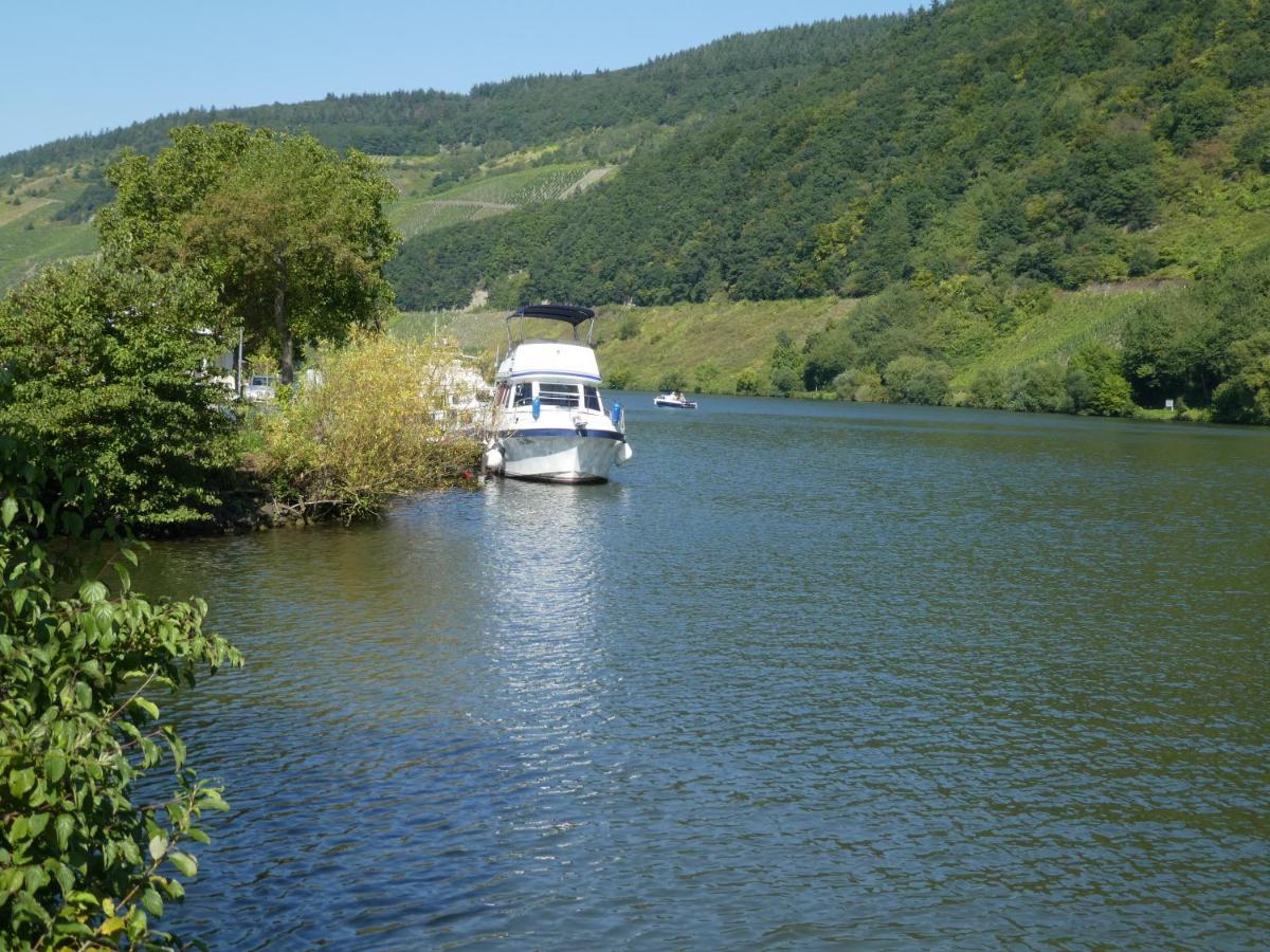Hausboot Moselrose In Poelich Hotel Polich ภายนอก รูปภาพ