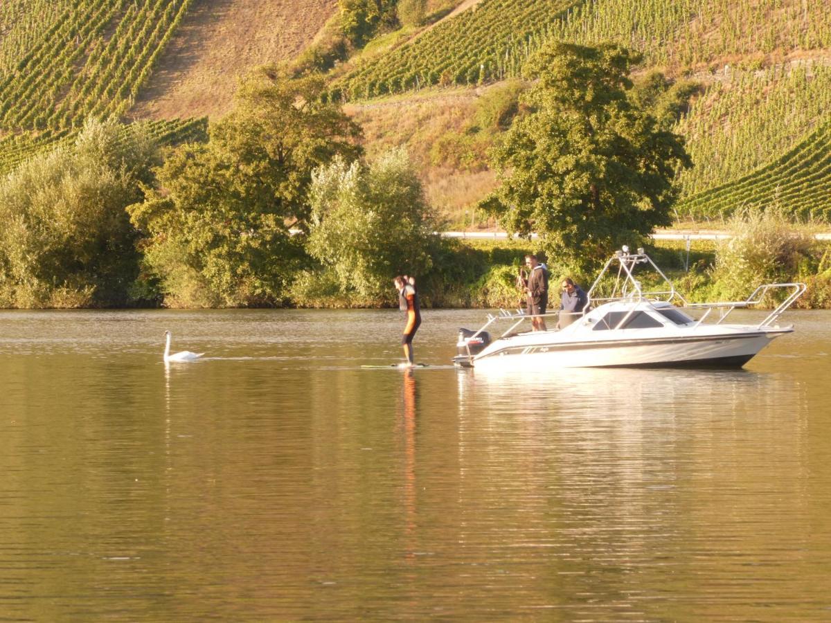 Hausboot Moselrose In Poelich Hotel Polich ภายนอก รูปภาพ